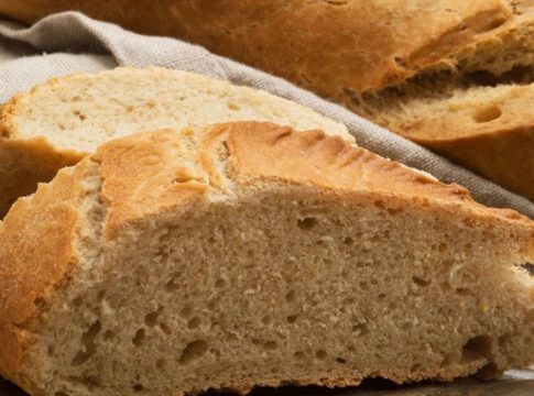 El truco infalible para convertir el pan duro del día anterior en gloria