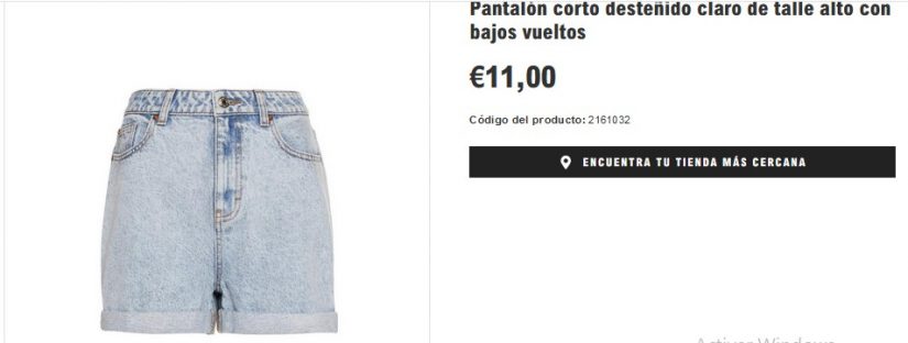 Pantalón corto desteñido claro con detalle alto con bajos vueltos