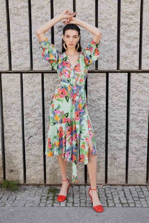 Vestido cruzado estampado