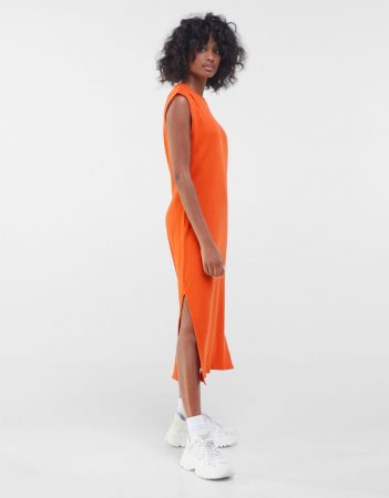 Bershka: ropa con hasta un 40% de descuento para esta primavera 15 Merca2.es Vestido midi canalé- Bershka