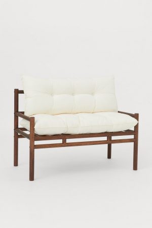 H&M tiene los 7 mejores productos para decorar tu terraza o balcón 12 Merca2.es banco para exteriores