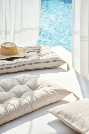 H&M tiene los 7 mejores productos para decorar tu terraza o balcón 7 Merca2.es cojines H&M