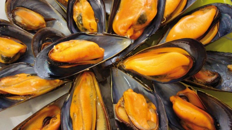 Cómo hacer unos mejillones al vino blanco para que te aplaudan 88 Merca2.es receta arguinano mejillones en escabeche