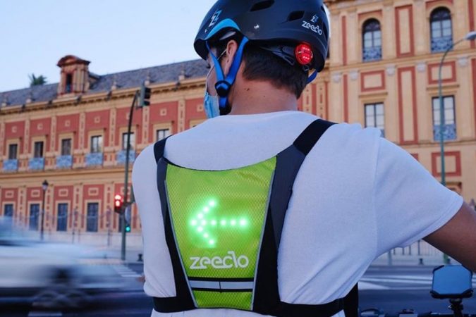 Usar  Luces de seguridad y Chalecos reflectantes