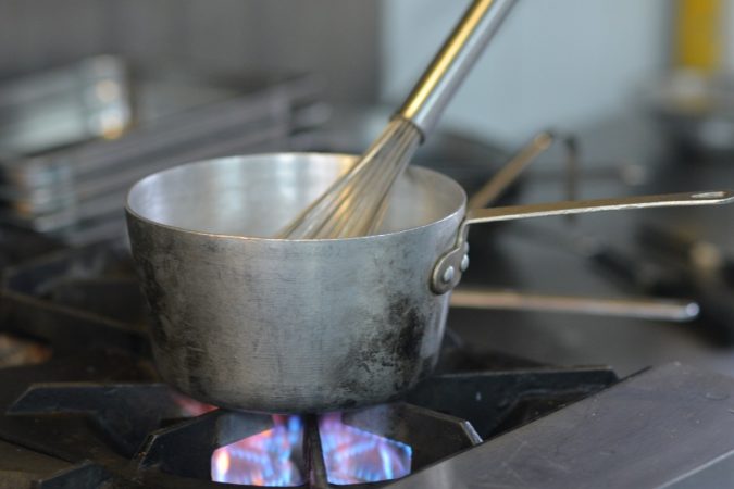 Cómo hacer una bechamel 'light' para atiborrarse a croquetas 38 Merca2.es bechamel Arguiñano