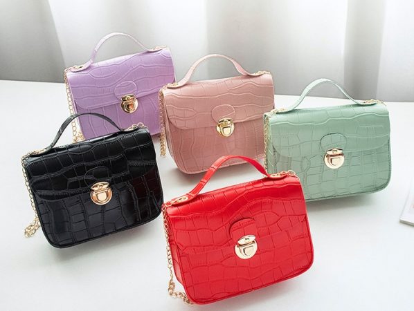 Bolsos chulísimos de menos de 15 euros en AliExpress para lucir perfecta este verano 8 Merca2.es bolso piel de cocodrilo aliexpress