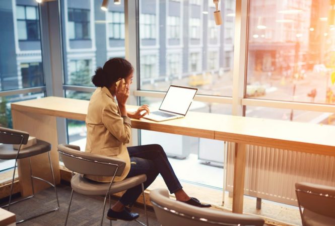 La oficina caliente, una forma de obtener beneficios en plena era del teletrabajo 39 Merca2.es compartir oficina