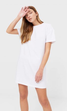 El blanco manda: 8 vestidos de Stradivarius para ser la diosa del verano 8 Merca2.es vestidos de verano