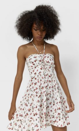 El blanco manda: 8 vestidos de Stradivarius para ser la diosa del verano 3 Merca2.es vestidos de flores