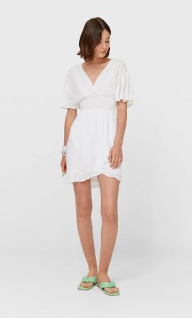 El blanco manda: 8 vestidos de Stradivarius para ser la diosa del verano 2 Merca2.es vestido stradivarius