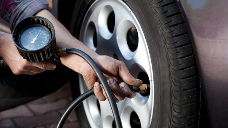 Consejos de la DGT para no pegarte un susto en la carretera estas vacaciones 21 Merca2.es Hacer una revisión completa de tu vehículo DGT