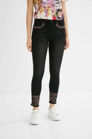 Vaquero skinny bordado Desigual