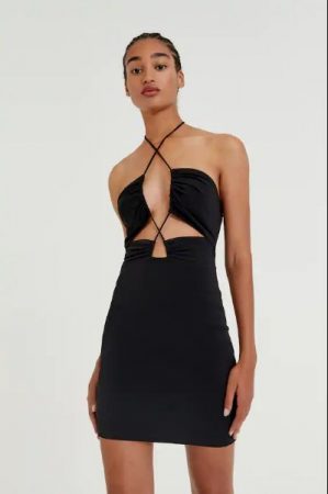 Vestido mini cut out frunces