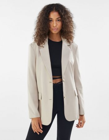 El mono corto de rayas por 22,99 euros por el que hay que ir a Bershka 4 Merca2.es blazer