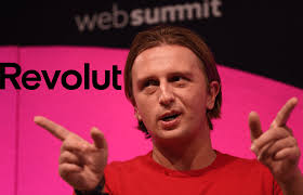 Revolut ficha por el club de los 100 fondos cotizados en bolsa
