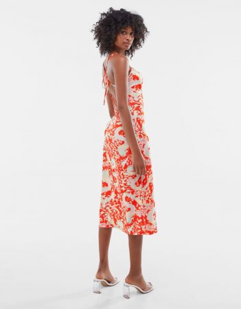 El mono corto de rayas por 22,99 euros por el que hay que ir a Bershka 2 Merca2.es vestidos bershka