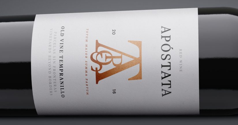 APÓSTATA Etiqueta Detalle 01 Merca2.es