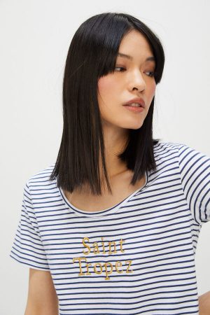 Camiseta rayas texto bordado