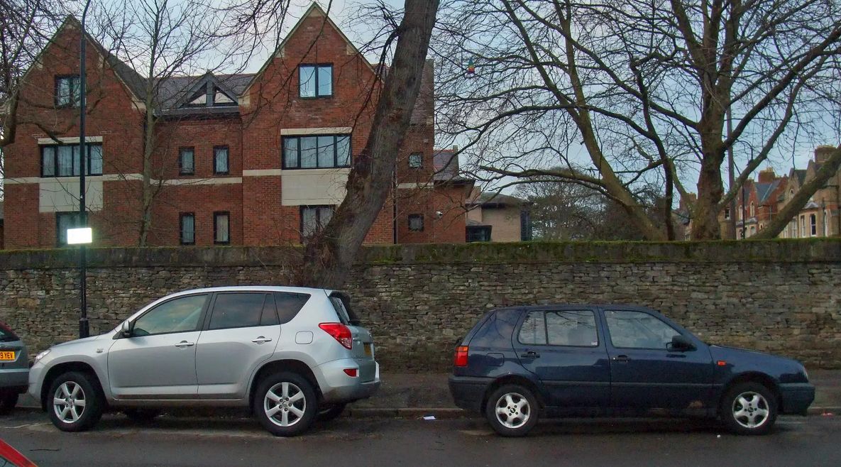 La multa de ‘moda’ de la DGT: cuidado al hacer esto al aparcar