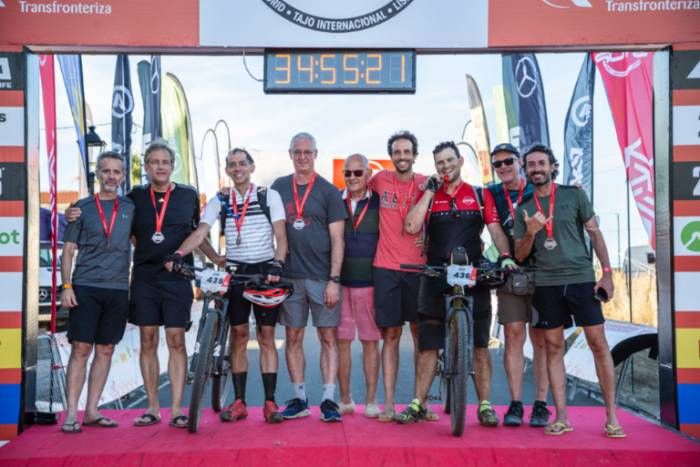 Los profesionales de la Fundación Jiménez Díaz promueven con el ejemplo el deporte y el trabajo en equipo como hábitos de vida saludables para el cuerpo y la mente 1 Merca2.es Fundacion Jimenez Diaz carrera ciclismo Merca2.es