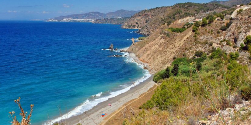 La playa de Las Alberquillas, Maro
