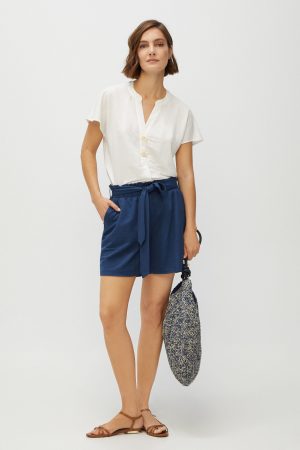 Pantalón corto con cinturón