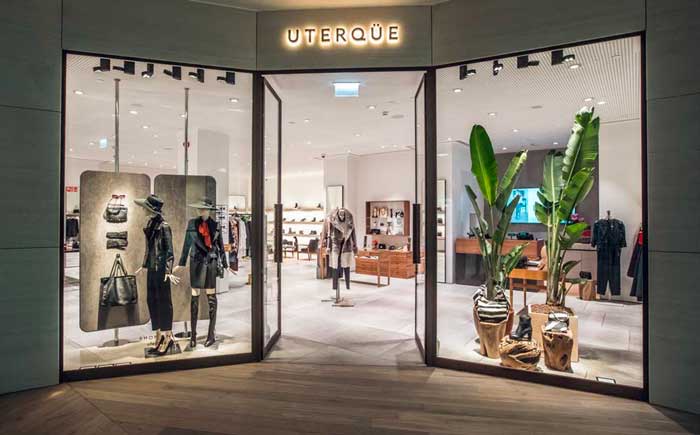 Uterqüe: el vestido plisado de rayas y otras gangas en rebajas a la mitad