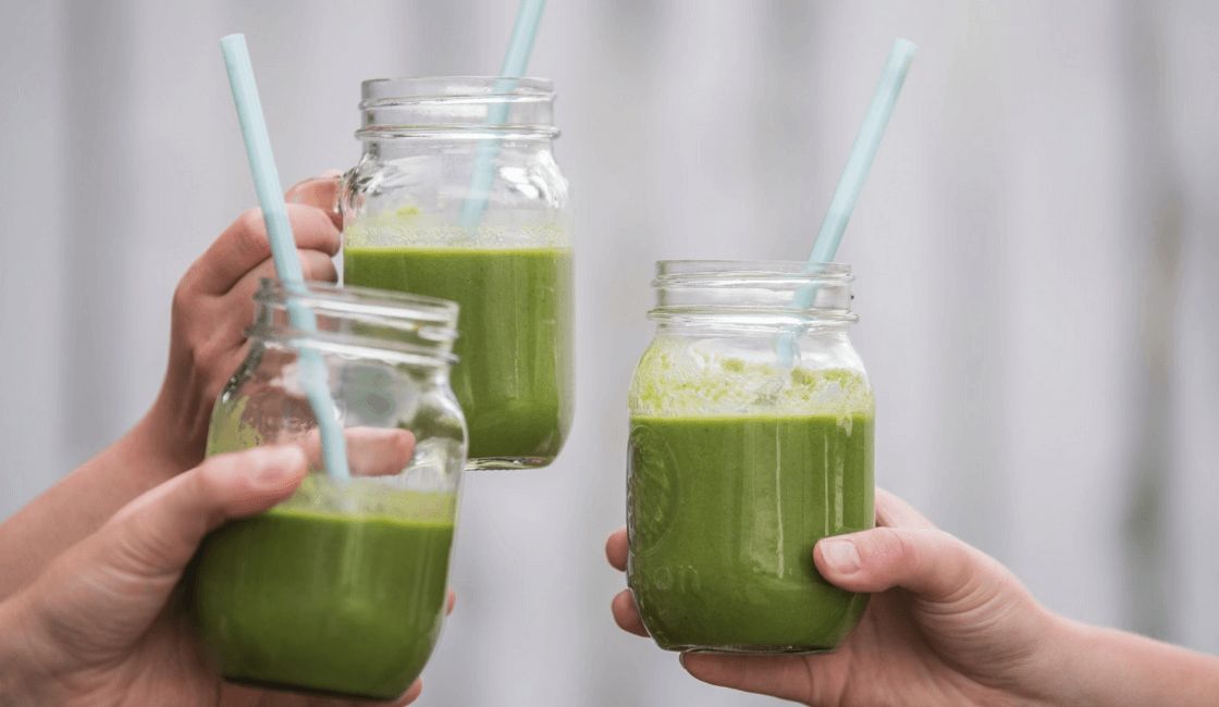 Por qué deberías tomar jugo de apio todas las noches