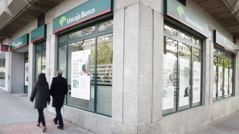 BBVA, Banco Sabadell, Unicaja e ING ponen la diana en las comisiones 3 Merca2.es Unicaja-comisiones