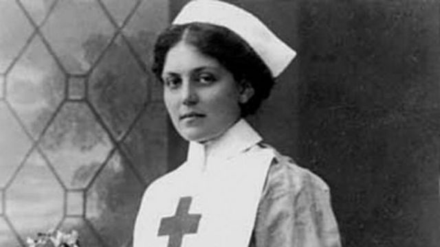 Violet Jesop, azafata barcos