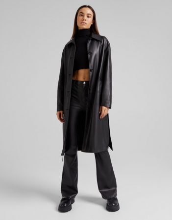 Gabardina Bershka trench efecto piel 