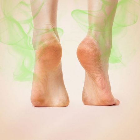 bigstock womens feet standing on tipto 393549746 1 621x621 Merca2.es