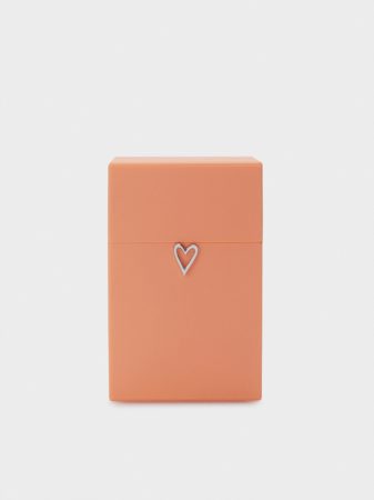 Los productos que necesitas y que no sabías que vendían en Parfois 56 Merca2.es caja mascarilla parfois Merca2.es