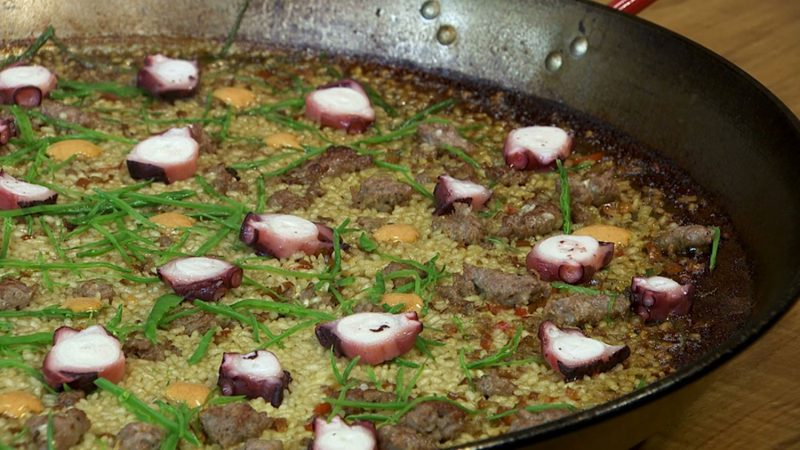 Paella: el motivo por el que nunca debes mover el arroz 46 Merca2.es paella pulpo y butifarra