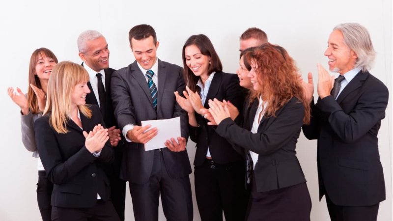Reconoce sus logros para motivar a los empleados