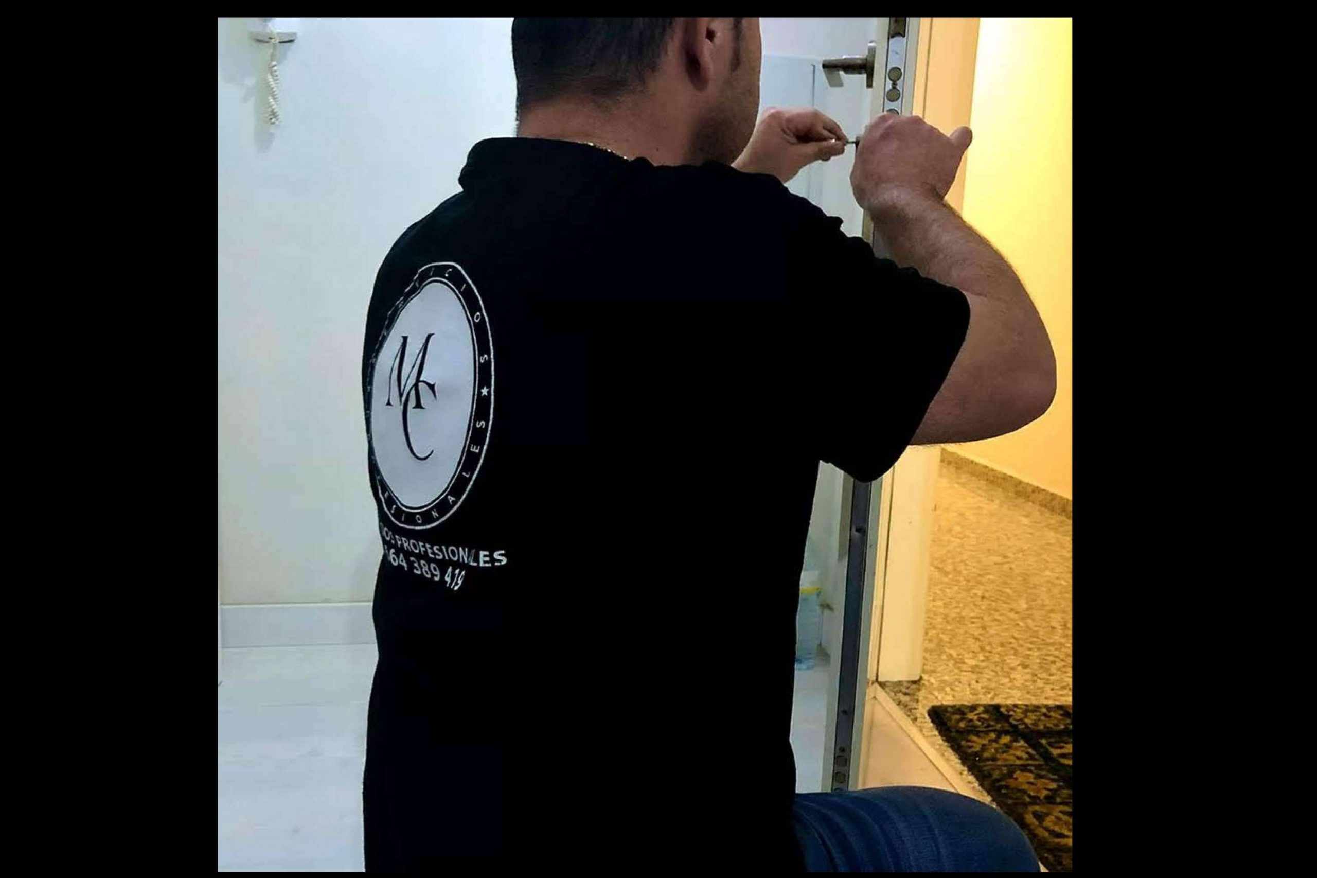 Servicios de cerrajero urgente y no urgente Valencia en la empresa MC Servicios Profesionales