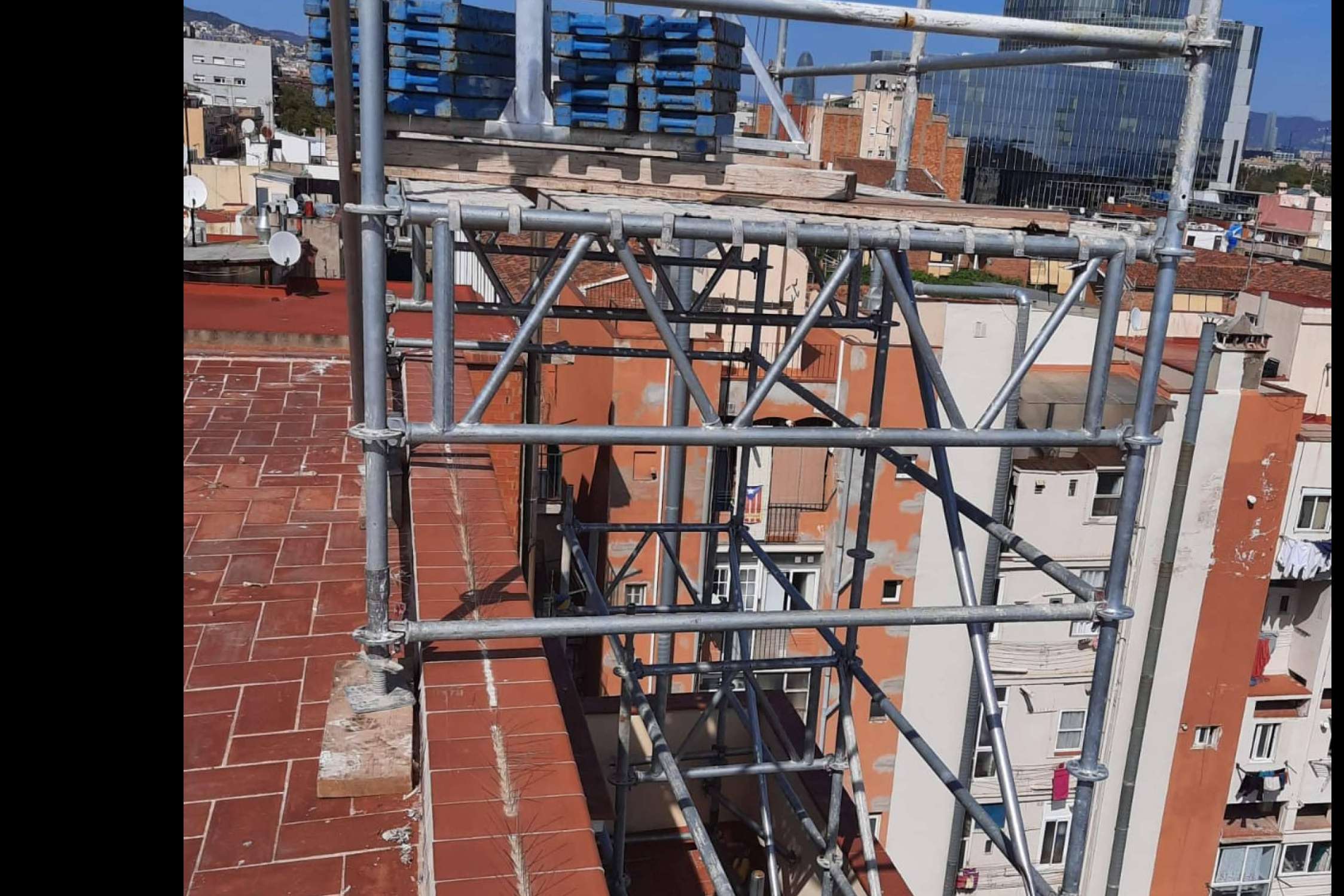 Transporte, montaje y desmontaje de andamios con TusAndamiosBarcelona