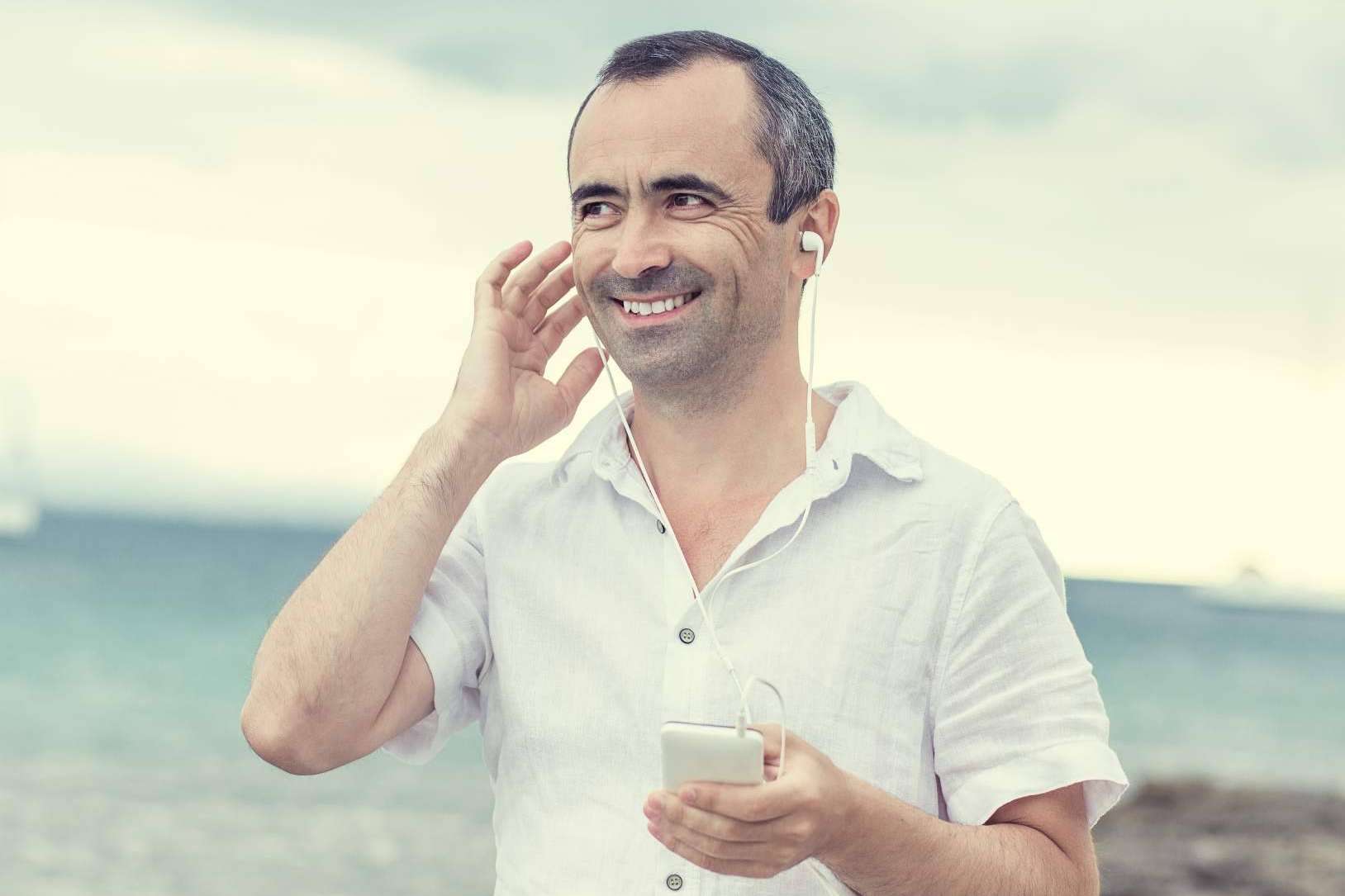 Las personas que necesitan apoyo emocional encuentran en la radio una herramienta gracias a Hellinger Radio HD