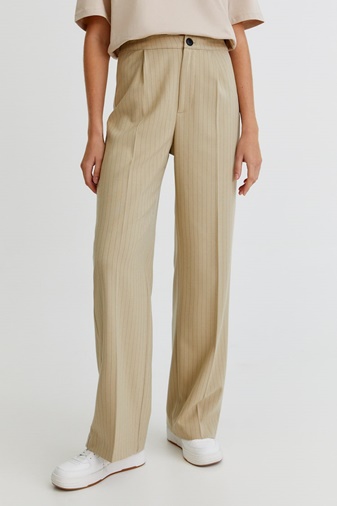 Pantalones raya diplomática