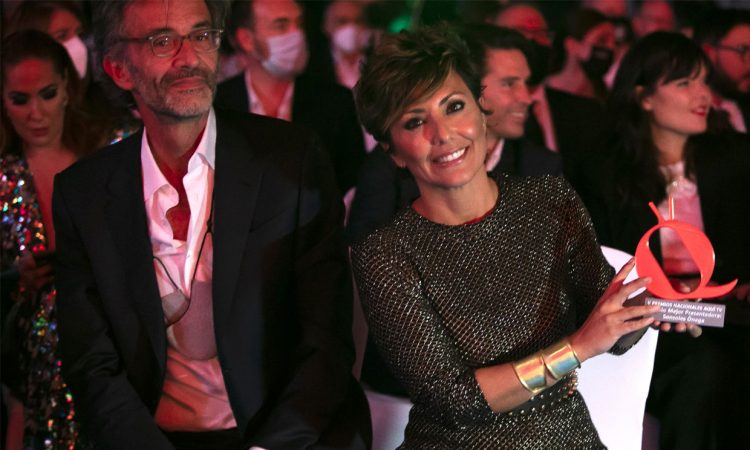 Telecinco cambia a Jorge Javier Vázquez por esta periodista para ganar a Pasapalabra 61 Merca2.es sonsoles telecinco novio Merca2.es