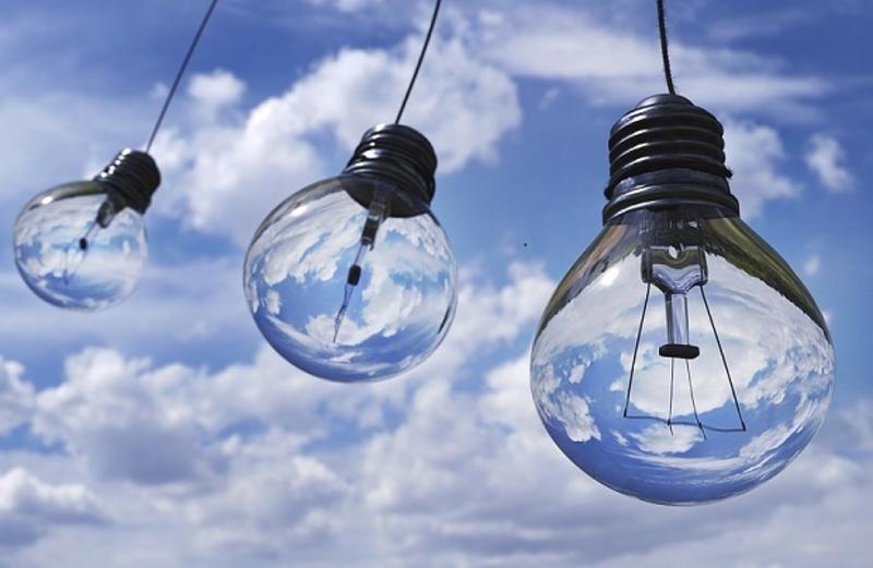 El precio de la luz prosigue su escalada y marcará este lunes un nuevo récord