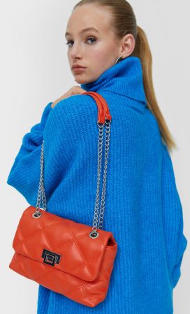 Bandolera colchado cadena Stradivarius