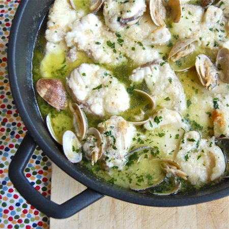 Descubre 3 menús asombrosos para disfrutar al máximo en la comida de Reyes: ¡Experiencias culinarias únicas! 1 Merca2.es ¿Por qué hacer una receta de pescado en Navidad?