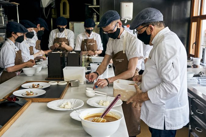 Compartir energía con tu vecino: así funcionan las comunidades solares 1 Merca2.es Repsol36102 20210602 CenadorAmos ComunidadSolarRepsol FM 64 Merca2.es