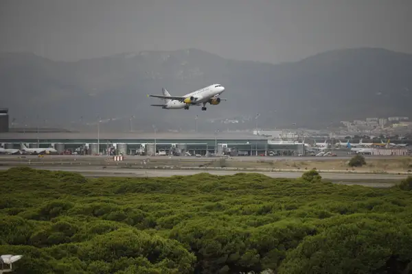 Avión despega en El Prat Avión despega en El Prat