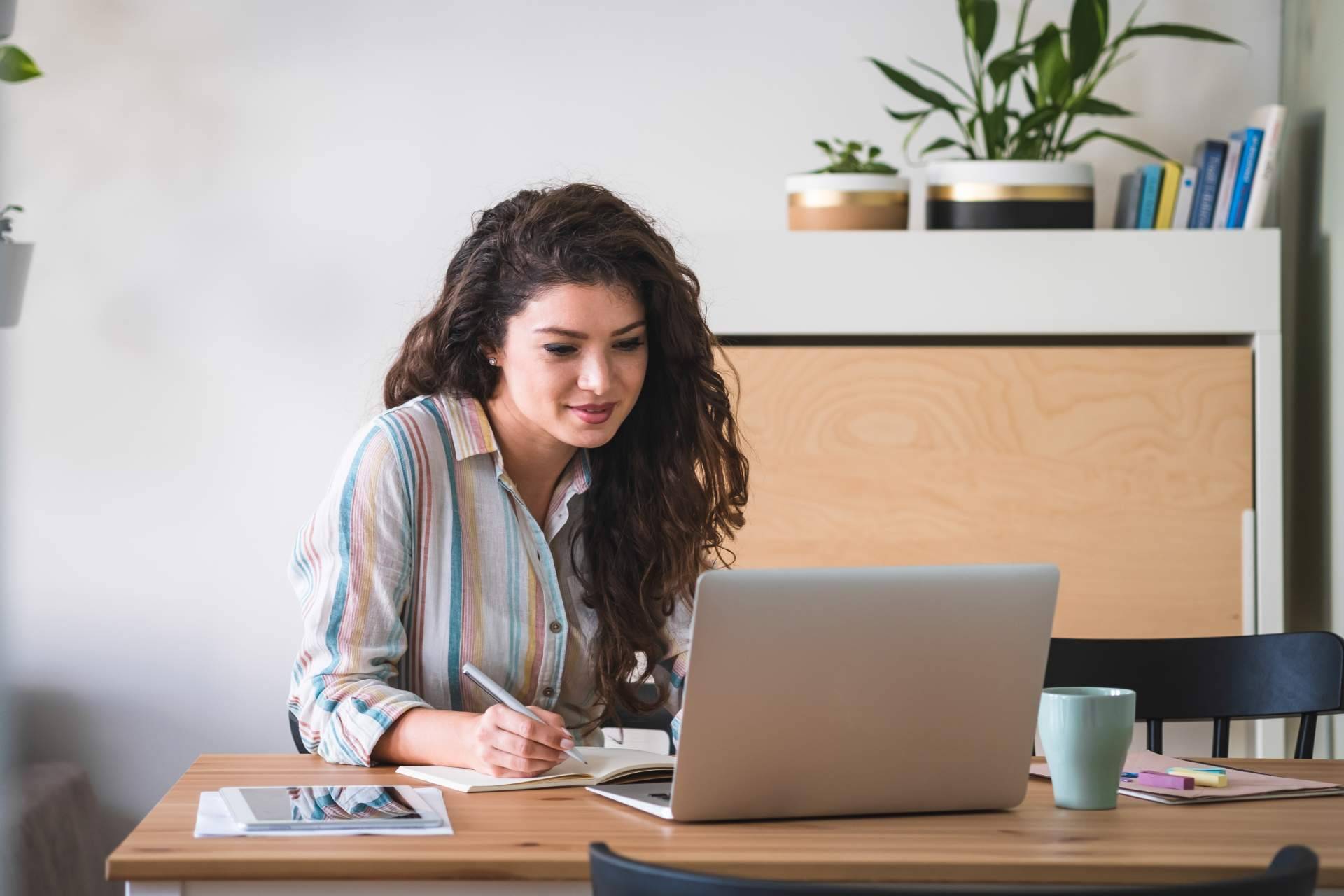 AFOE ofrece bolsas de trabajo y oposiciones para docentes en toda España