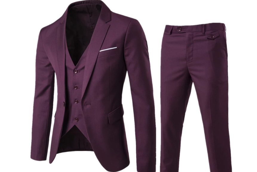 traje púrpura