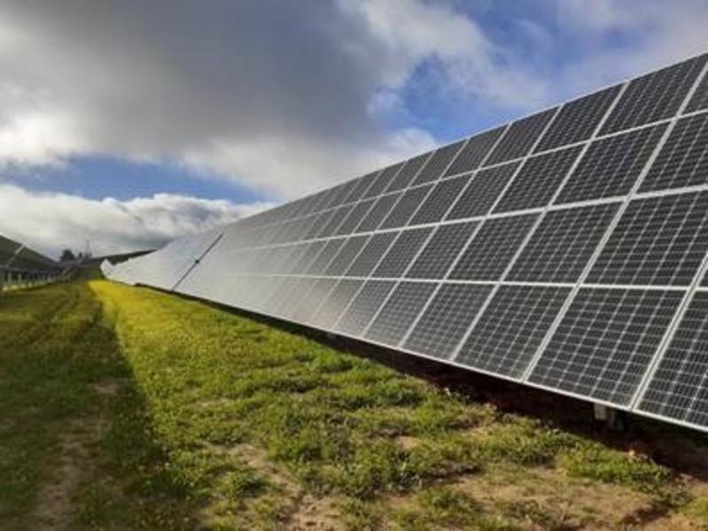 Endesa pone en marcha ocho plantas solares en Badajoz con una potencia de 388 MW Endesa pone en marcha ocho plantas solares en Badajoz con una potencia de 388 MW