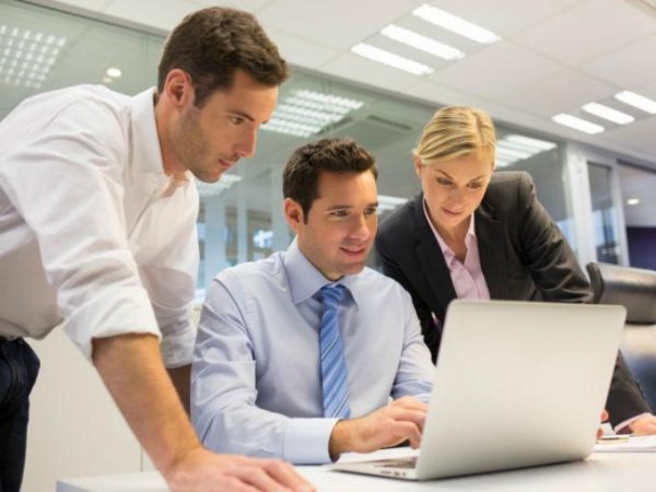 Si no puedes hacer crecer tu negocio, hay que externalizar tareas