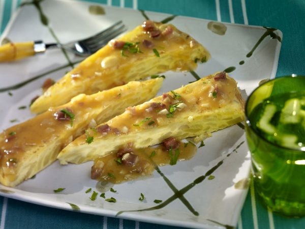 Tortilla de patatas: la receta insuperable de Ferran Adrià, paso a paso 13 Merca2.es ¿Cómo darle la vuelta a la tortilla?